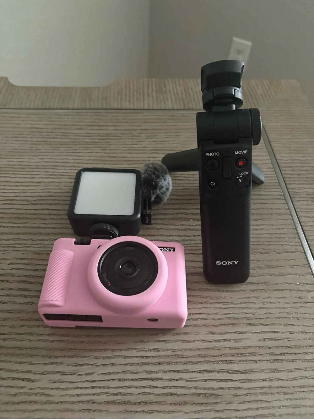 Sony Black ZV1F Compact Digital Camera with Sony Tripod and external flash